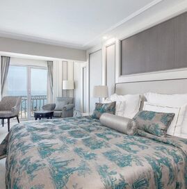 Les Ambassadeurs Hotel & Casino